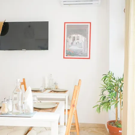 ベッド・アンド・ブレックファスト Baronetto チェファル